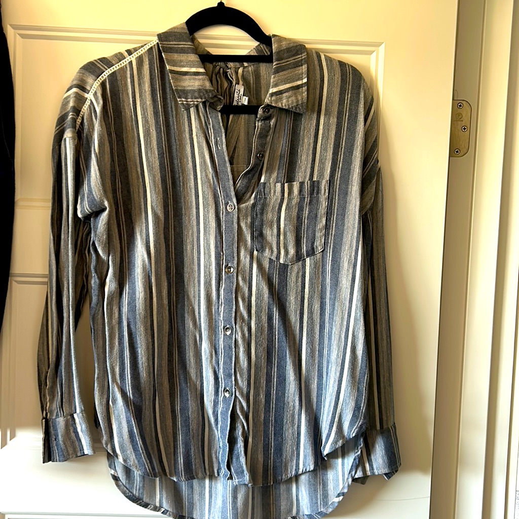 Splendid Xs Long Sleeve Light Weight Shirt